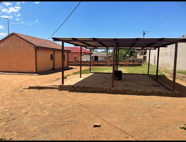 2 BEDROOM FREEHOLD FOR SALE IN MABOPANE  UNIT U